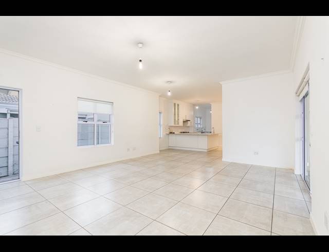 3 BEDROOM FREESTANDING FOR SALE IN SUNNINGDALE